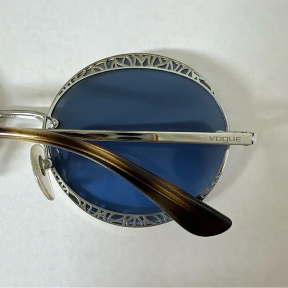 Vogue Blue Round sunglasses With Case